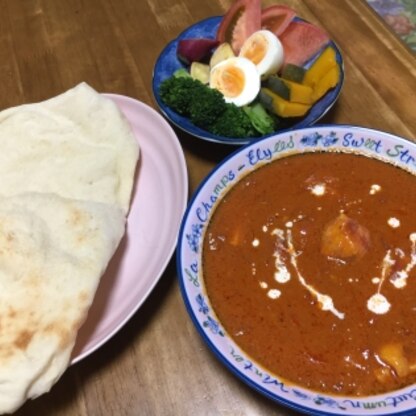 カレー粉が足りなくて、少しカレールーを足しました。普段とは違うカレーでとても美味しかったです。